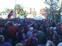 [The crowd on the approach to the bridge at Corroboree 2000. Photo by Luke Buckle]